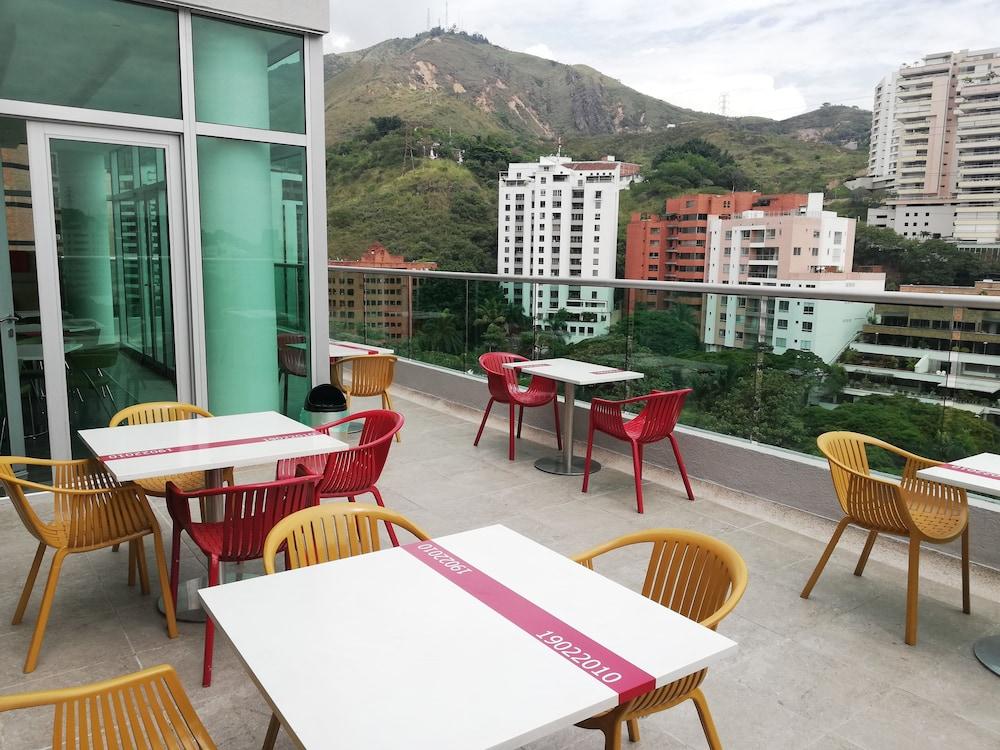 Hotel Hampton By Hilton Cali Exterior foto