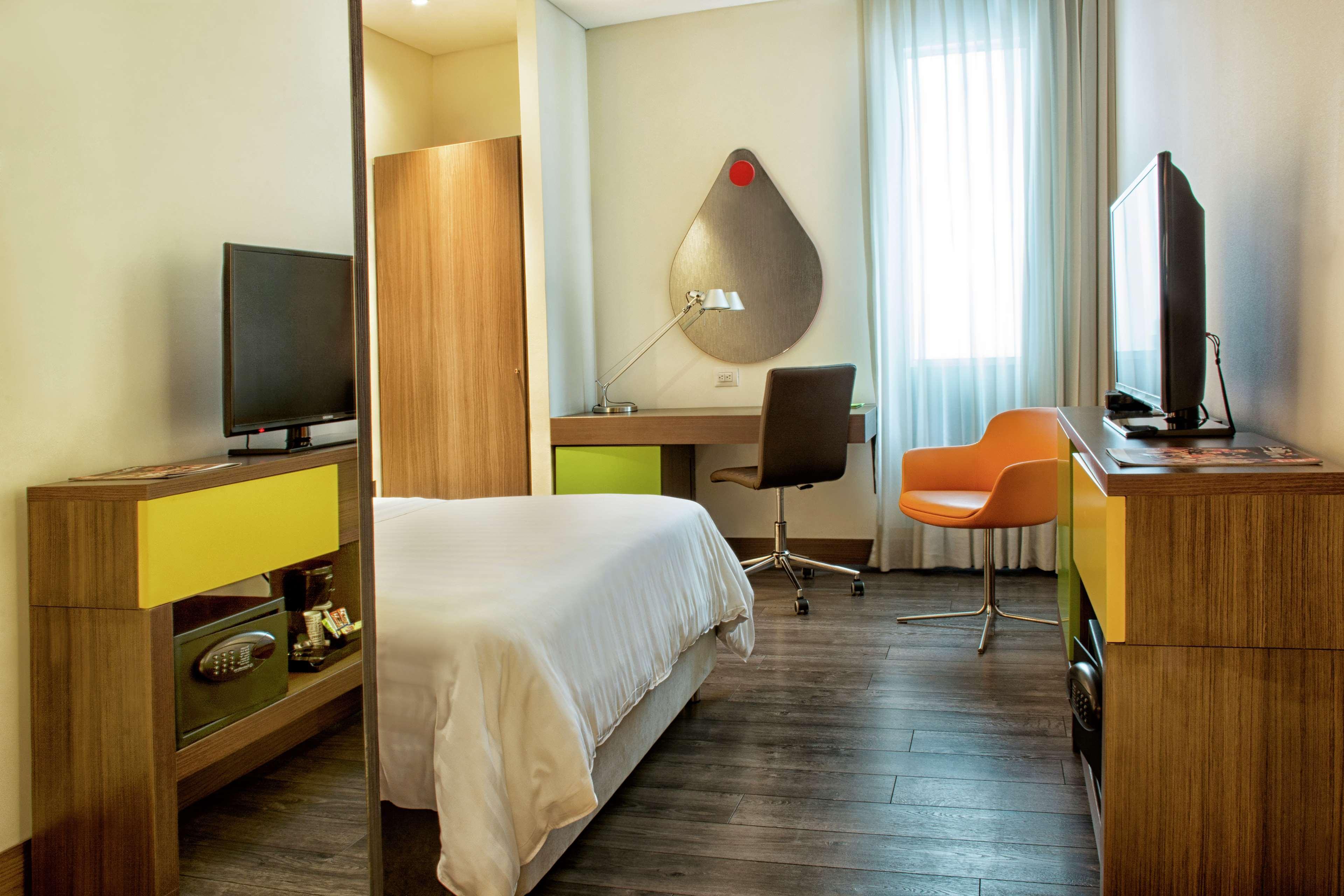 Hotel Hampton By Hilton Cali Exterior foto