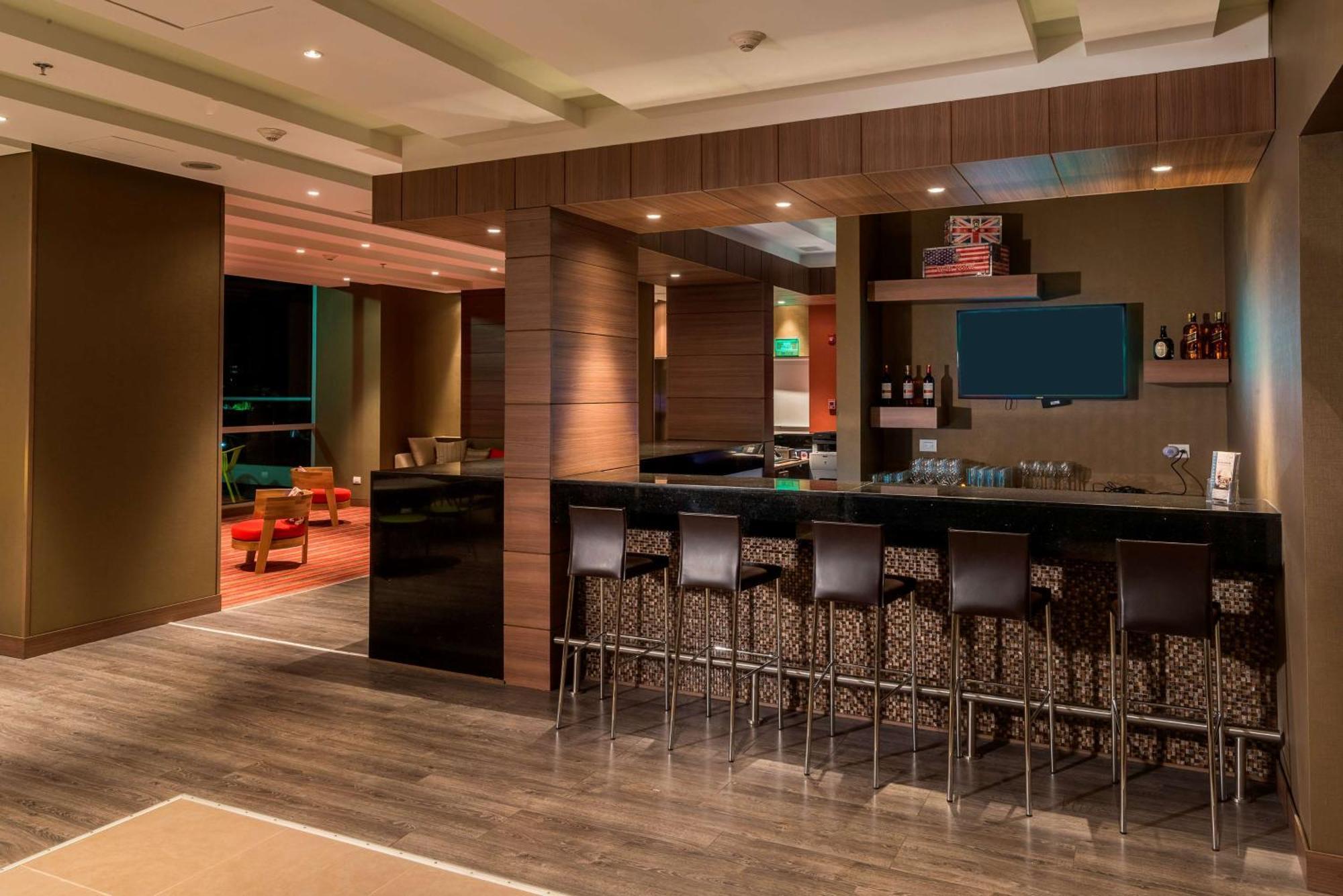 Hotel Hampton By Hilton Cali Exterior foto