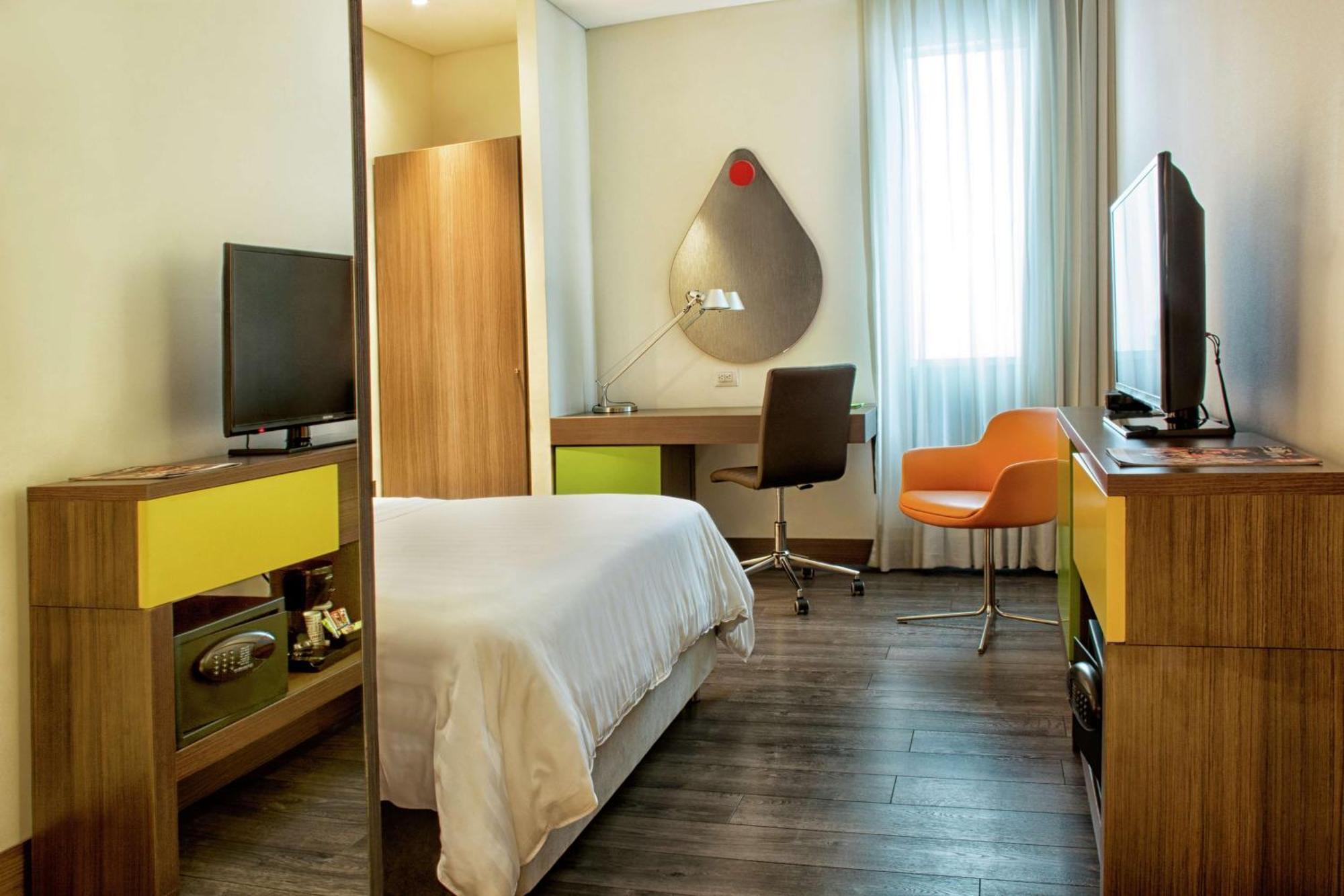 Hotel Hampton By Hilton Cali Exterior foto