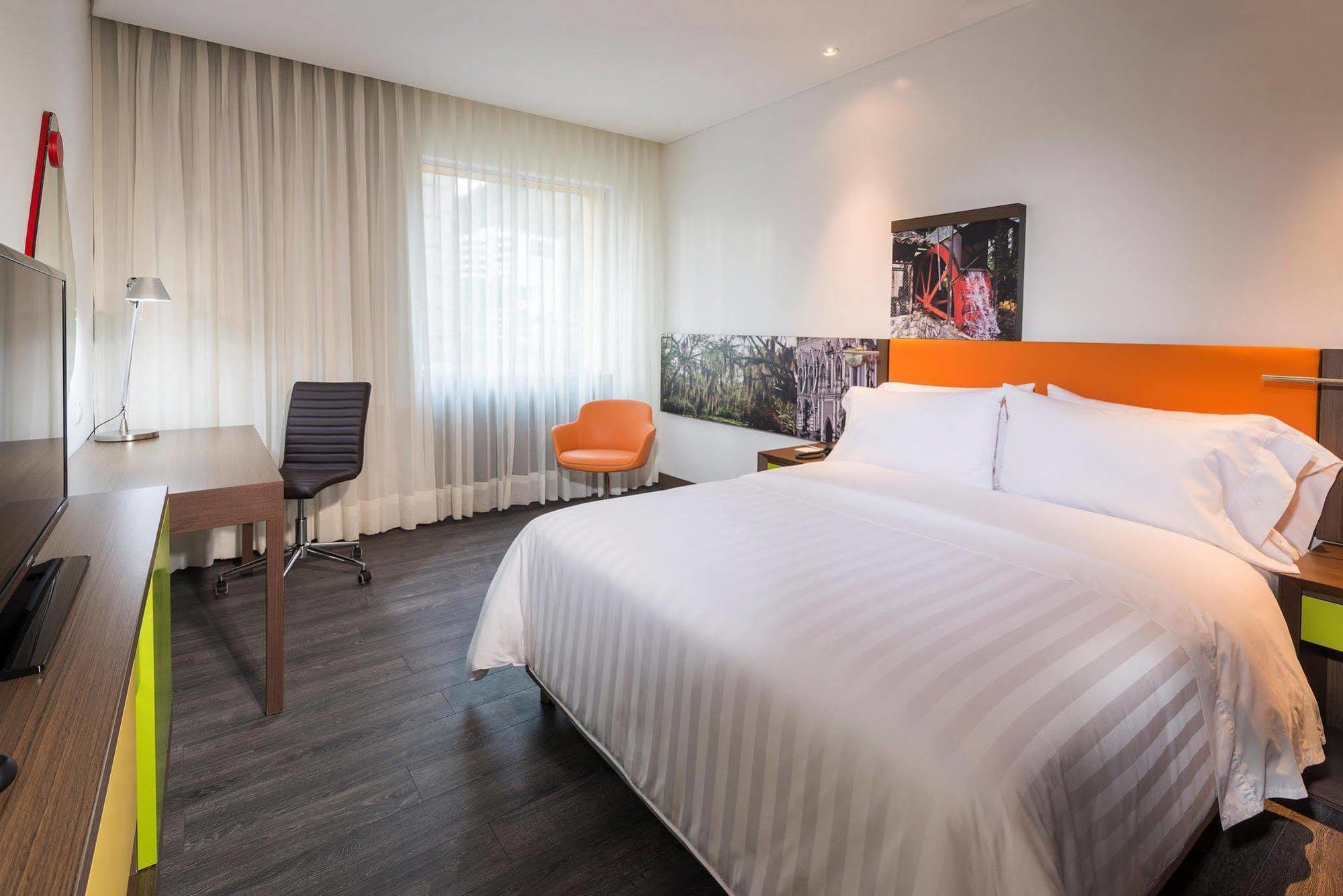 Hotel Hampton By Hilton Cali Exterior foto